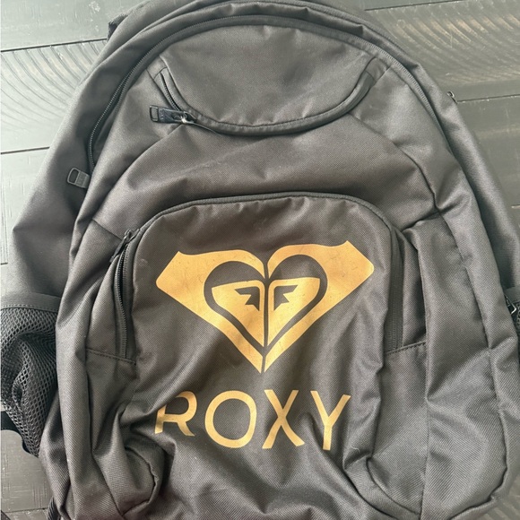 Roxy Handbags - EUC Roxy Women’s Backpack in Black and Gold-Lots of Pockets!!
